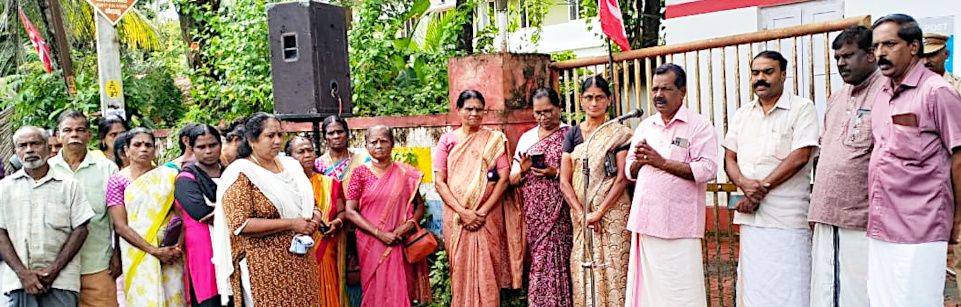 CPI(M) District Committee Member KK Ashokan inaugurates the march and dharna organized by the NREG Workers Union in Thalavadi.