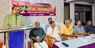 ട്രാക്‌ടർ–- ടില്ലർ തൊഴിലാളി യൂണിയൻ ജില്ലാ സമ്മേളനം സിഐടിയു ദേശീയ കൗൺസിൽ അംഗം ആർ നാസർ  ഉദ്ഘാടനംചെയ്യുന്നു