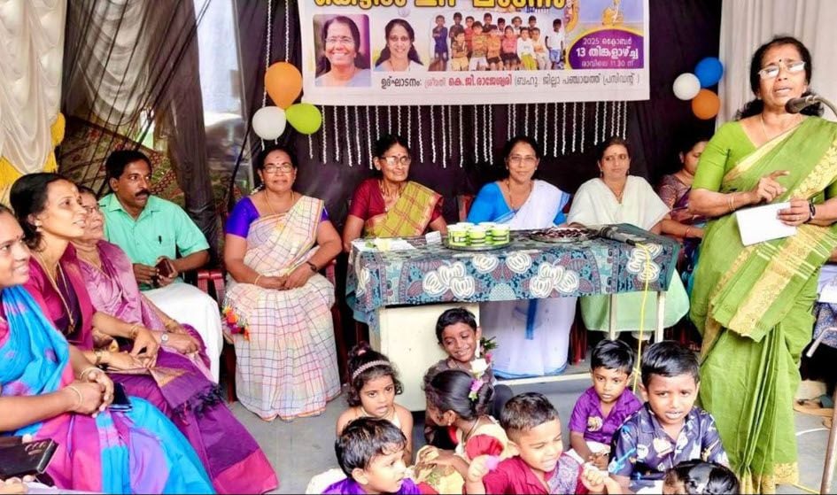 തലവടി പഞ്ചായത്ത് ആറാംവാർഡിലെ ഹൈടെക് അങ്കണവാടി കെട്ടിടം ജില്ലാ പഞ്ചായത്ത് പ്രഡിഡന്റ് കെ ജി രാജേശ്വരി ഉദ്‌ഘാടനംചെയ്യുന്നു