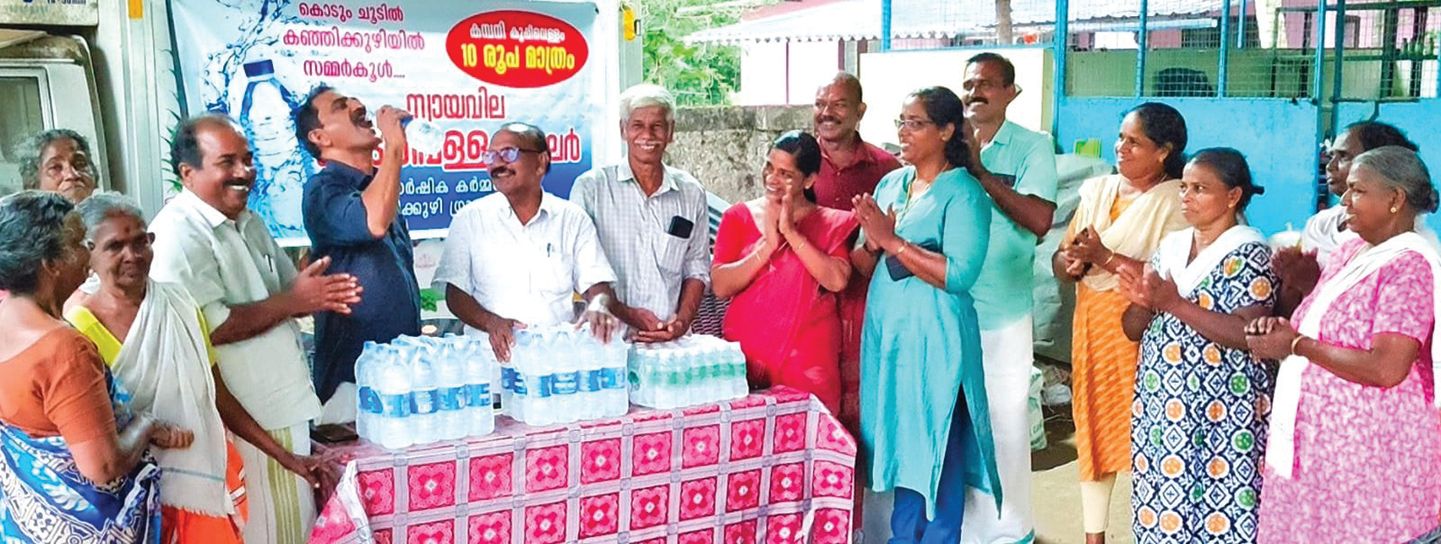 കഞ്ഞിക്കുഴി ഗ്രാമ പഞ്ചായത്ത് കാർഷിക കർമ്മ സേനയുടെ ആഭിമുഖ്യത്തിൽ ആരംഭിച്ച ന്യായവില  കുടി വെള്ള പാർലറിന്റെ ഉദ്ഘാടനം ഗ്രാമ പഞ്ചായത്ത് പ്രസിഡന്റ് അഡ്വ.എം. സന്തോഷ് കുമാർ ഉദ്ഘാടനംചെയ്യുന്നു 