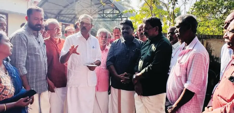 കെ കെ സി കനിവ് പാലിയേറ്റീവ് സൊസൈറ്റിയുടെ പ്രവർത്തനങ്ങൾക്ക്
ലഭിച്ച ധനസഹായം ചെയർമാൻ കെ എച്ച് ബാബുജാൻ ഏറ്റുവാങ്ങുന്നു