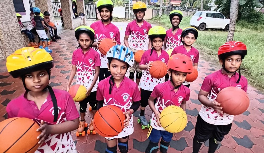 ജില്ലാ റോൾബോൾ മത്സരത്തിൽ സ്വർണമെഡൽ നേടിയ  അക്ഷയ ഗുരു അക്കാദമിയിലെ താരങ്ങൾ