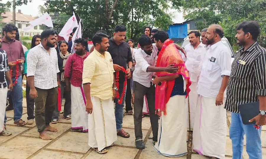 സർവകലാശാലകൾ കാവിവൽക്കരിക്കുന്നതിനെതിരെയുള്ള സമരത്തിന്റെ ഭാഗമായി റിമാൻഡിലായി ജാമ്യം ലഭിച്ച  എസ്എഫ്ഐ ജില്ലാ സെക്രട്ടറിയറ്റ് അംഗം അർജുൻദാസിന് നൽകിയ സ്വീകരണം