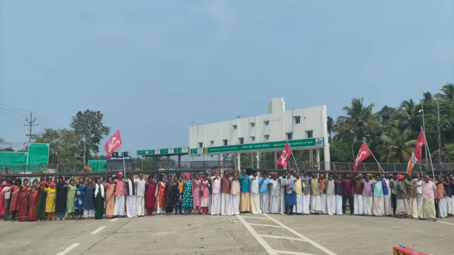 LDF Forms Human Chain at Nattika Toll Booth