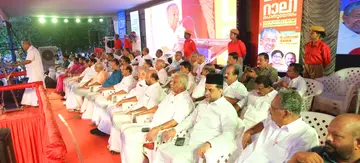 സർക്കാരിന്റെ നാലാം വാർഷികാഘോഷത്തിന്റെ ഭാഗമായി തൃശൂർ തെക്കേ ഗോപുര നടയിൽ നടന്ന എൽഡിഎഫ് റാലി മുഖ്യമന്ത്രി പിണറായി വിജയൻ  ഉദ്‌ഘാടനം ചെയ്യുന്നു