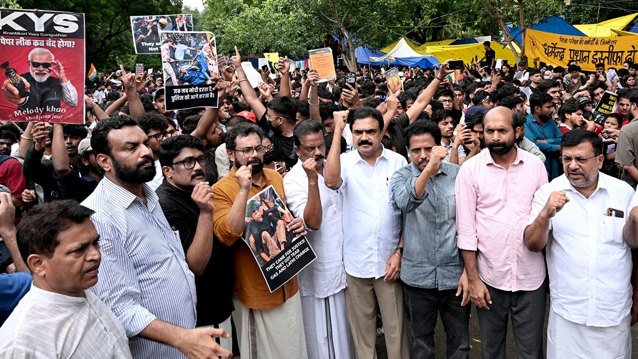 LEFT MPS JANTAR MANTAR PROTEST