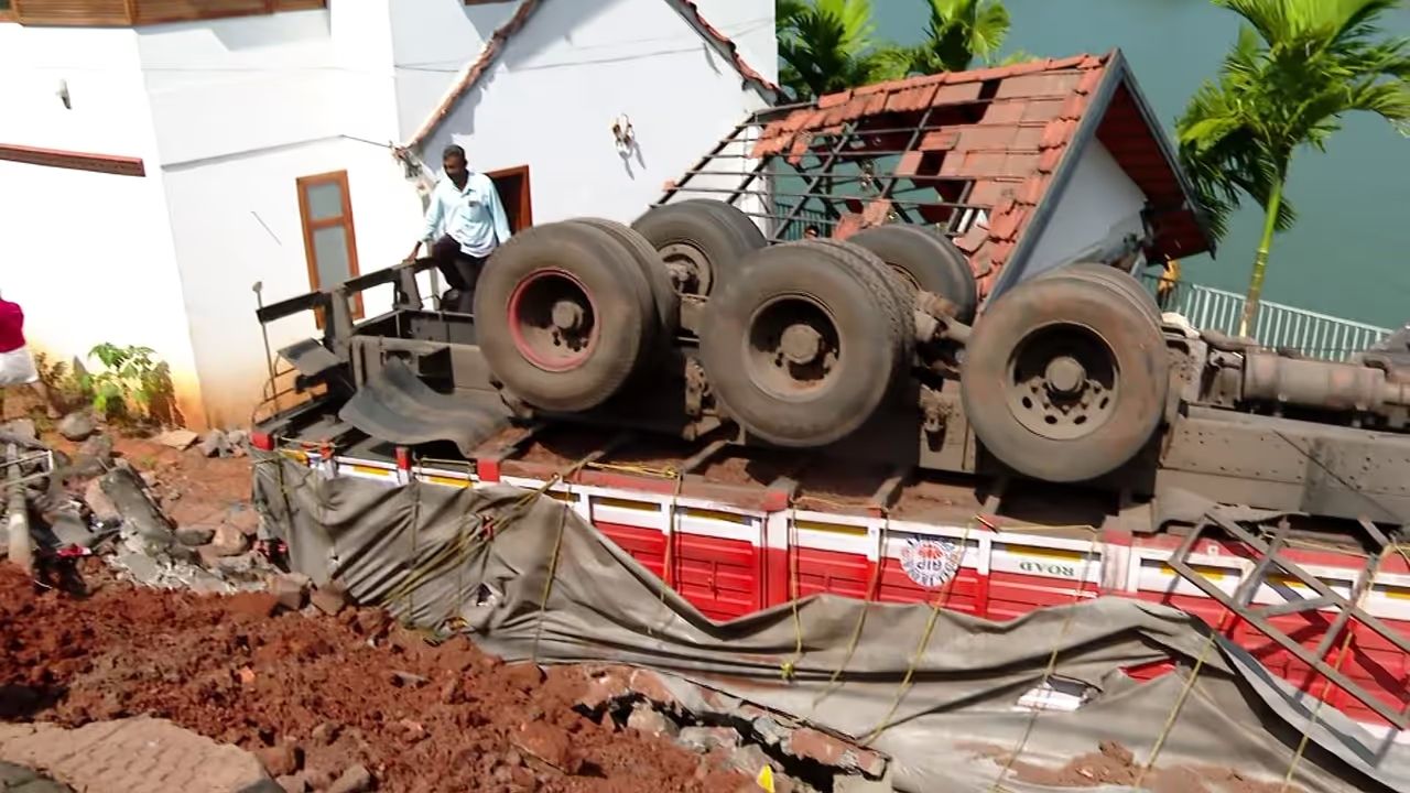 LORRY ACCIDENT .jpg              