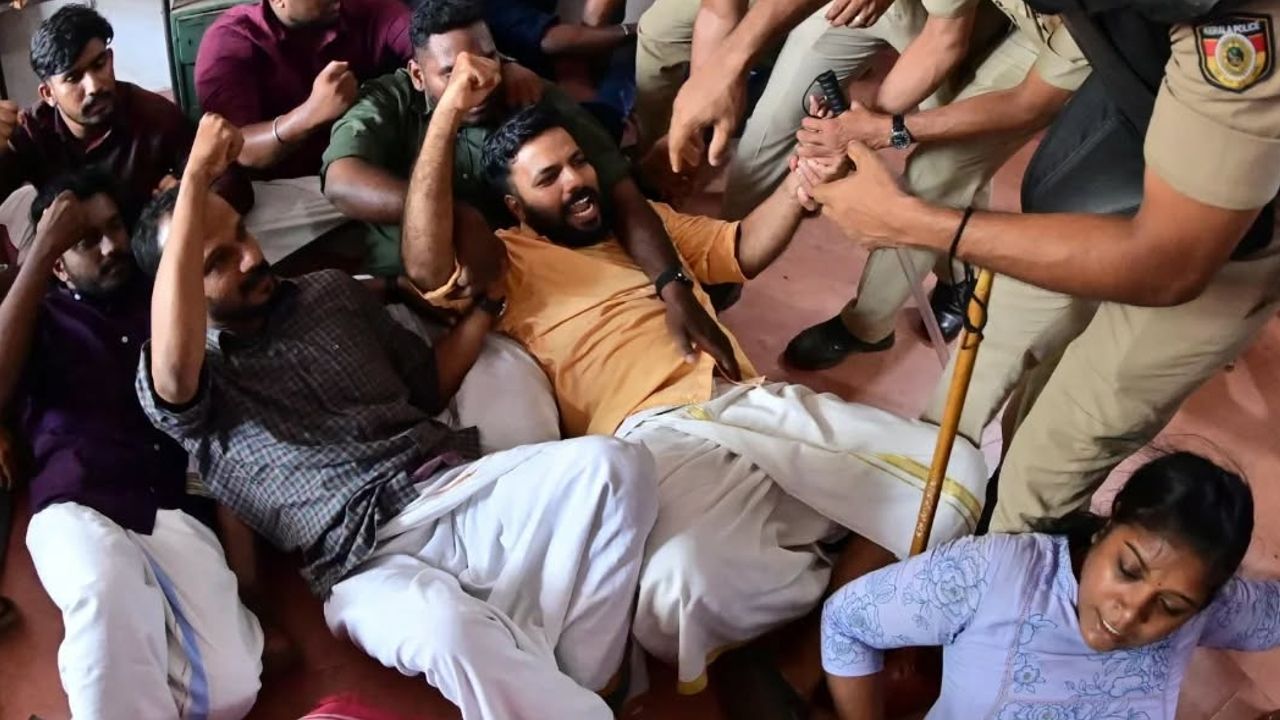 LPG Crisis DYFI Protest