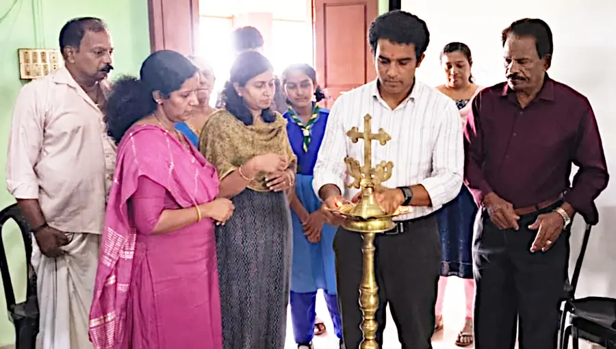 ചമ്പക്കുളം സെന്റ് മേരീസ് ഹയർസെക്കൻഡറി സ്കൂളിൽ സ്കൗട്ട്, ഗൈഡ്, എൻഎസ്എസ് യൂണിറ്റുകൾ സംഘടിപ്പിച്ച
ലഹരിവിരുദ്ധ ബോധവൽക്കരണ ക്ലാസ് രാമങ്കരി ഫസ്റ്റ് ക്ലാസ് ചീഫ് ജുഡീഷ്യൽ മജിസ്ട്രേട്ട് പി അരുൺകുമാർ ഉദ്ഘാടനംചെയ്യുന്നു