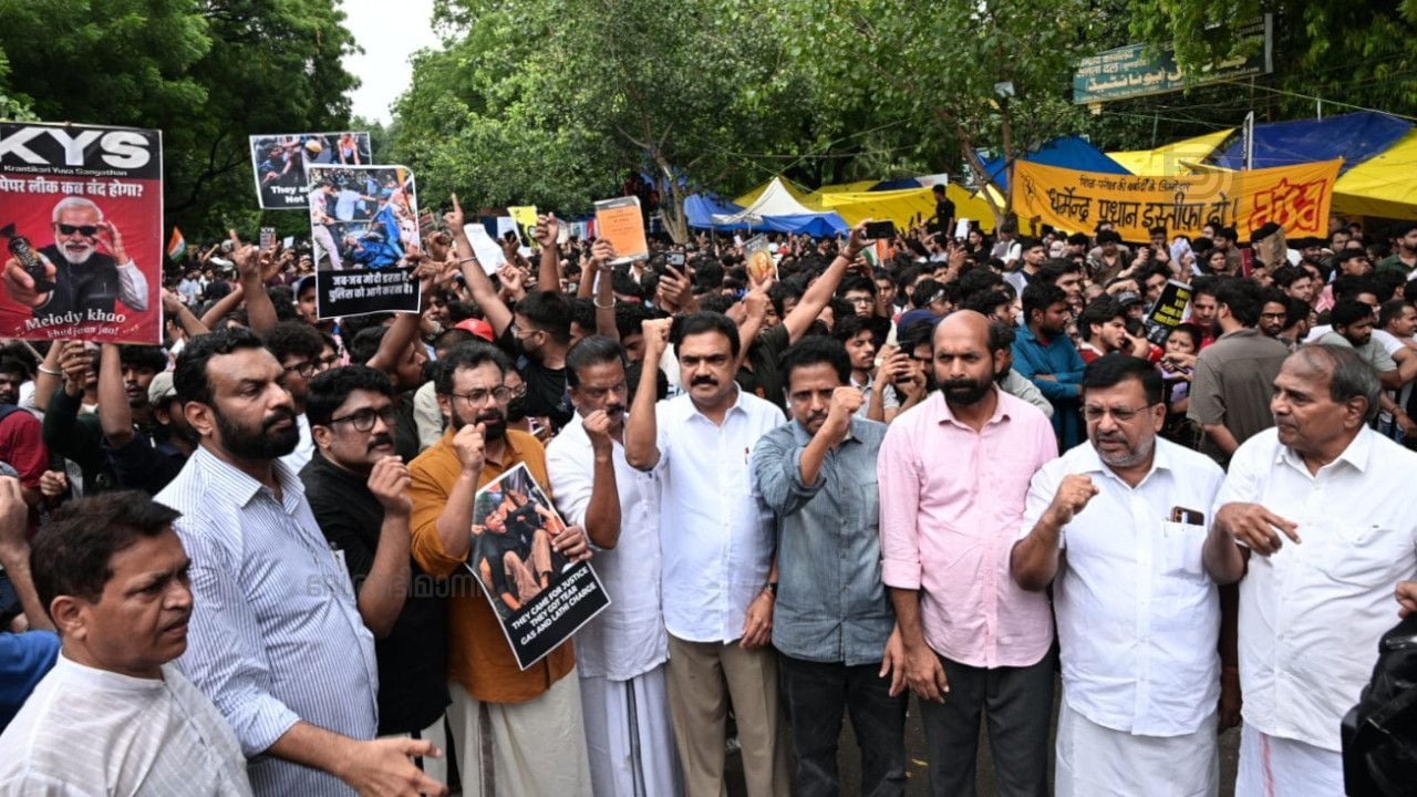 Left MPs Protest.jpg