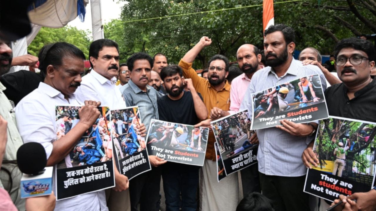 Left MPs Protest 1.jpg