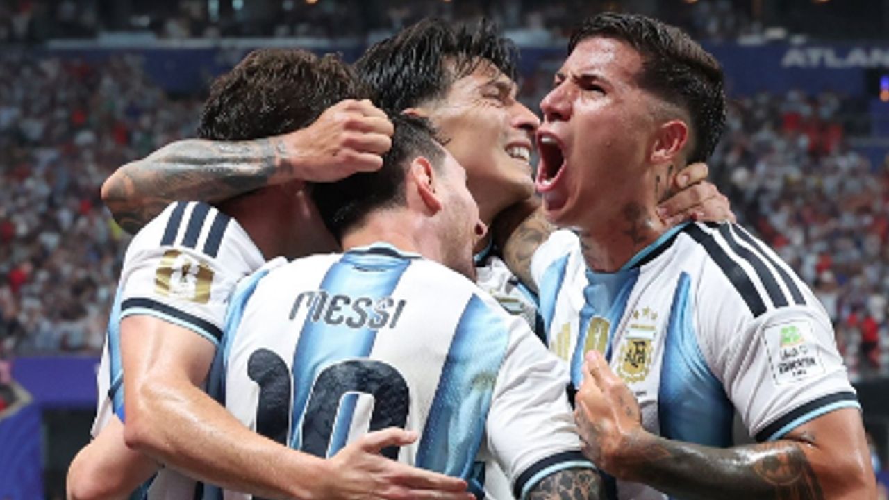 Lionel MessI Enzo Fernandez Lisandro Martínez