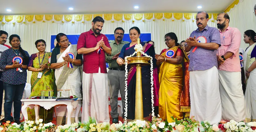 തൃശൂർ ഗവ. മെഡിക്കൽ കോളേജിൽ വിവിധ വികസന പദ്ധതികളുടെ ഉദ്ഘാടനം ആരോഗ്യമന്ത്രി വീണാ ജോർജ് നിർവഹിക്കുന്നു