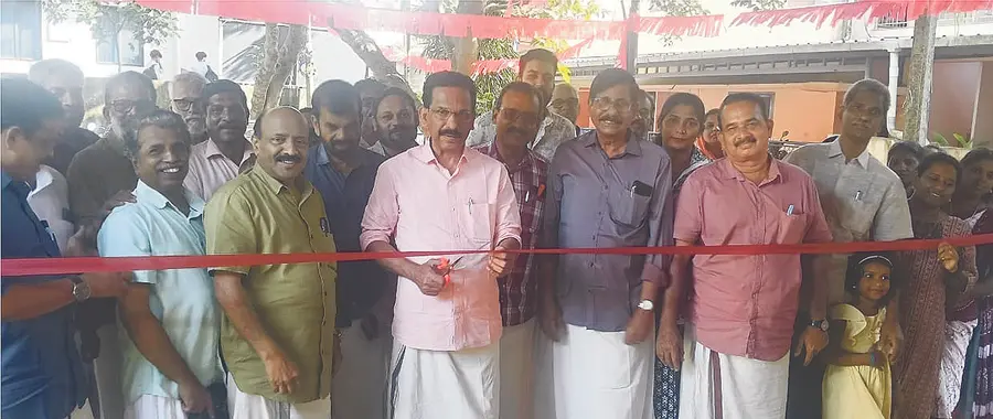 കർഷകസംഘം ജില്ലാ സമ്മേളനത്തിന്റെ സ്വാഗതസംഘം ഓഫീസ് ജില്ലാ സെക്രട്ടറി എം ആർ മുരളി ഉദ്ഘാടനം ചെയ്യുന്നു