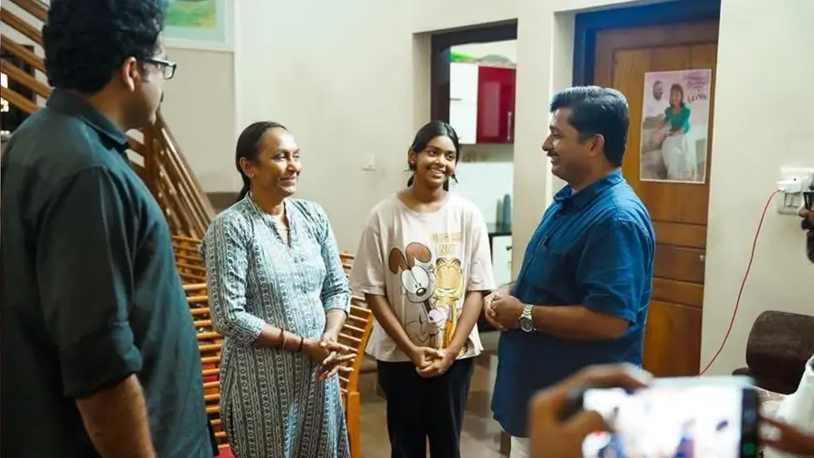 M Swaraj visits vv prakash's home