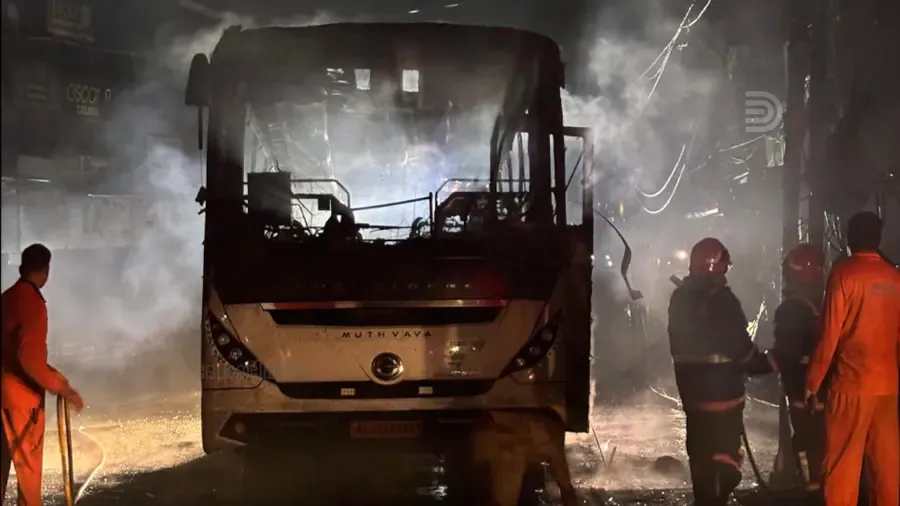 MUNDAKKAYAM BUS CATCHES FIRE