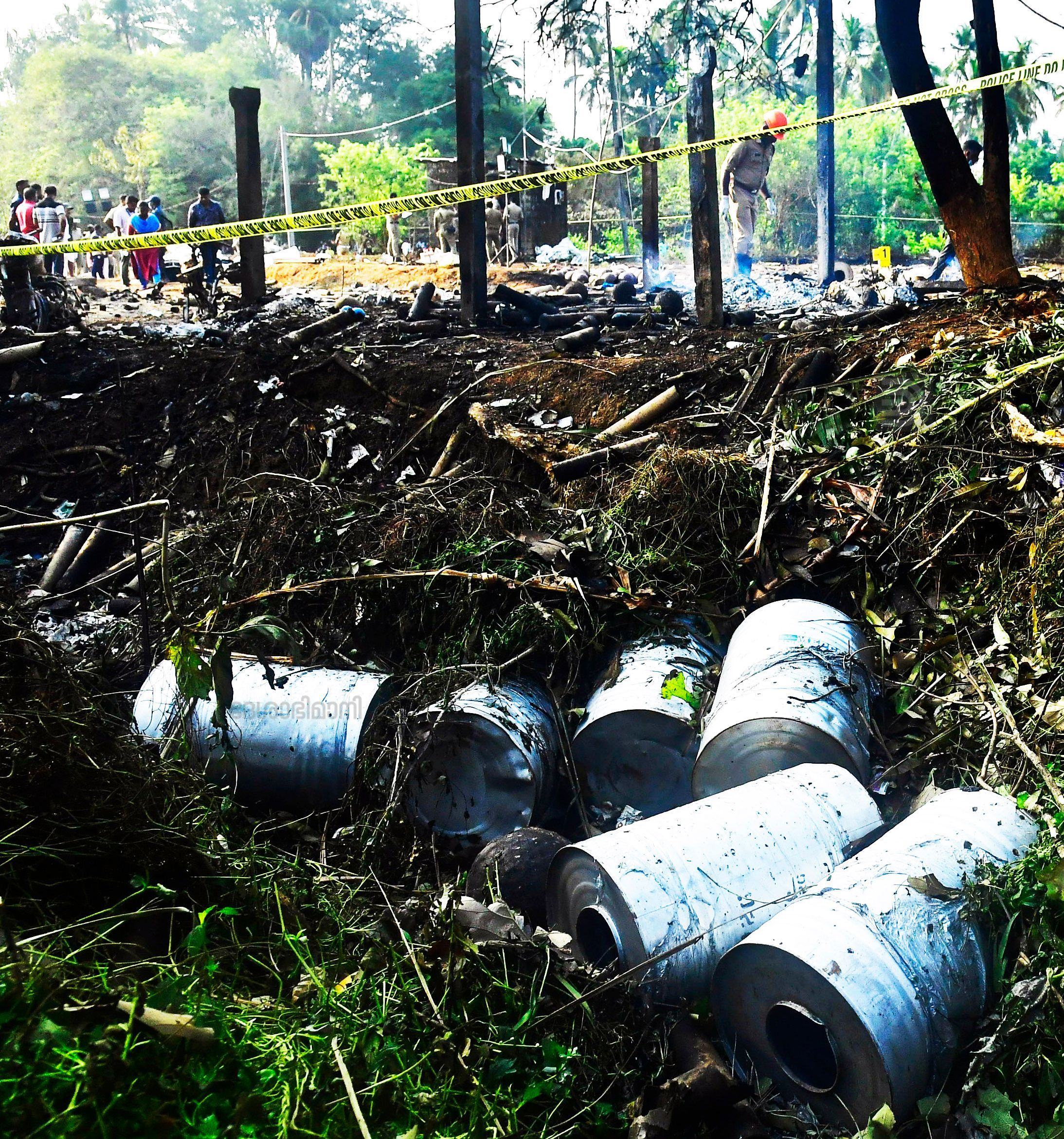 MUNDATHIKODE BLAST FIRECRACKERS CAN NOT SIZED