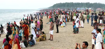 അഴീക്കോട് മുനയ്ക്കൽ മുസിരിസ് ബീച്ചിലെ ജനത്തിരക്ക്