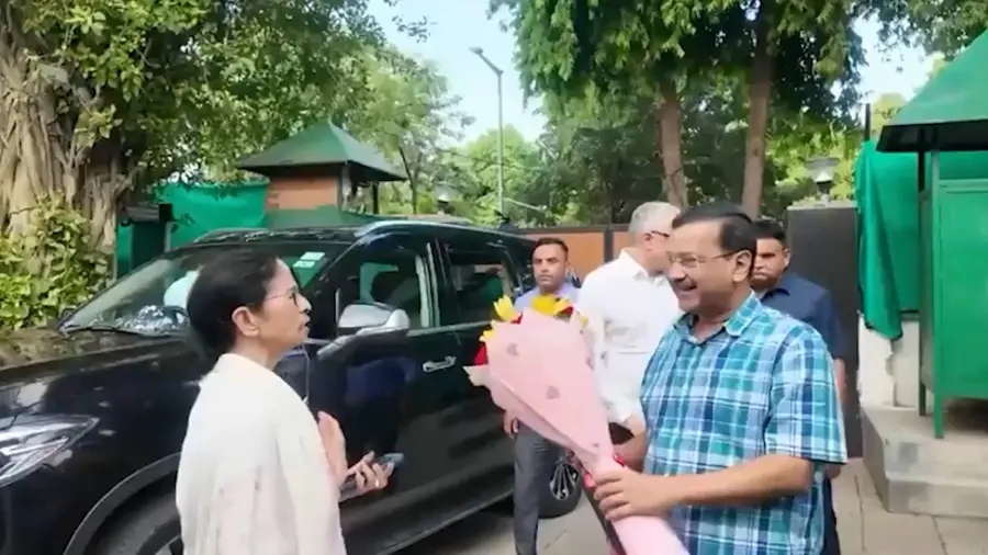 Mamata Banerjee Meets Arvind Kejriwal.jpg