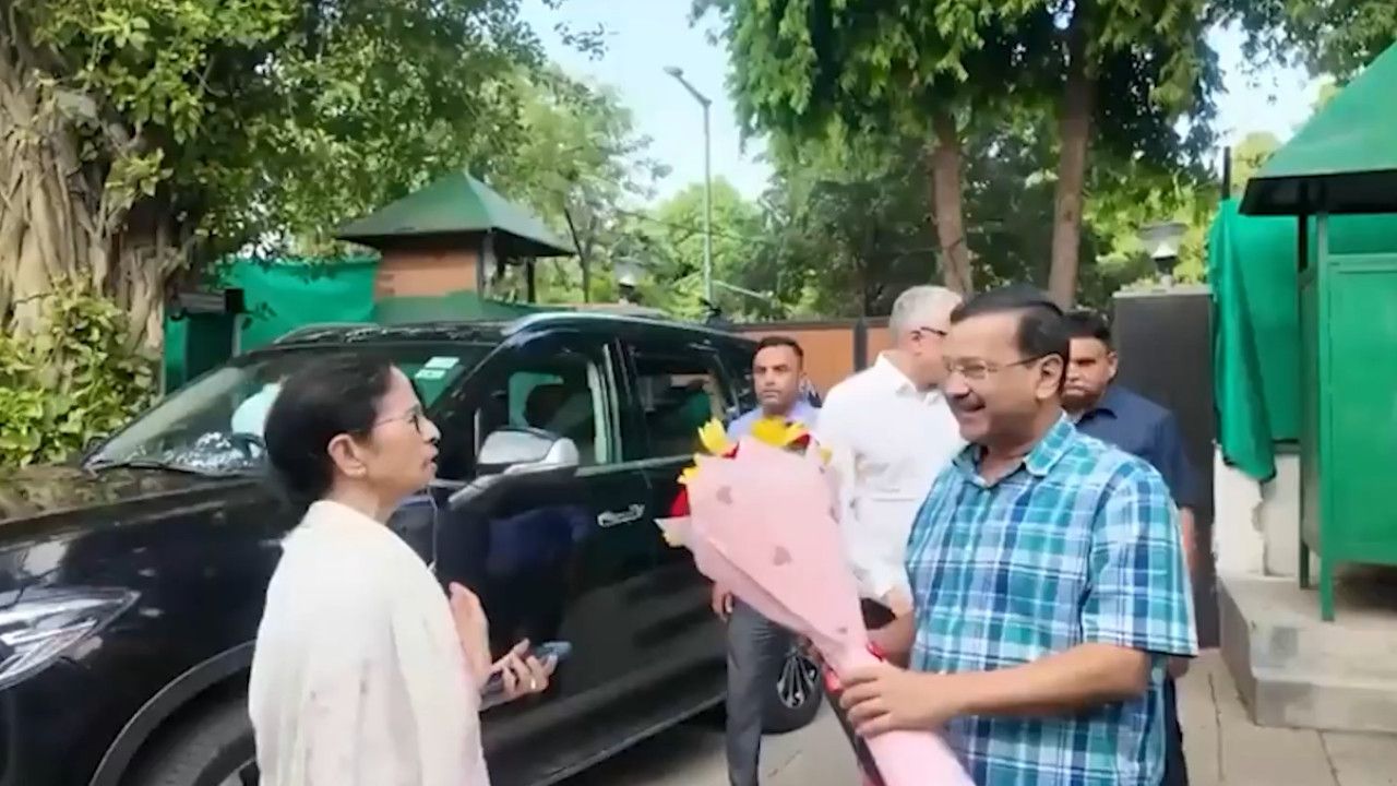 Mamata Banerjee Meets Arvind Kejriwal.jpg