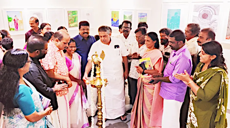 കലവൂർ ഗവ.ഹയർ സെക്കൻഡറി സ്കൂളിൽ ആർട്ട് ഗാലറി മന്ത്രി സജി ചെറിയാൻ
ഉദ്ഘാടനംചെയ്യുന്നു