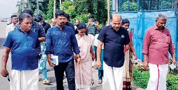 ദേശീയപാത നിർമാണവുമായി ബന്ധപ്പെട്ട് വെള്ളക്കെട്ടായ പ്രദേശങ്ങൾ ഉദ്യോഗസ്ഥരും ജനപ്രതിനിധികളും സന്ദർശിക്കുന്നു