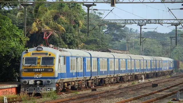 പാലക്കാട് - എറണാകുളം മെമു: കോച്ചുകൾ ഇരട്ടിയാക്കുന്നു - Deshabhimani