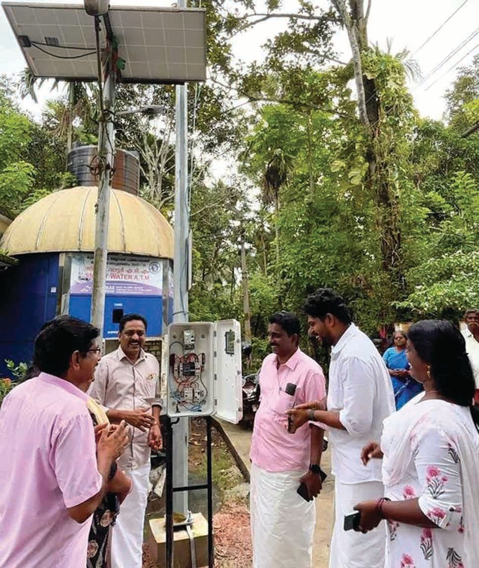 മുതുകുളം ബ്ലോക്ക് പഞ്ചായത്തിന്റെ മിനിമാസ്റ്റ് ലൈറ്റ് പത്തിയൂർ ഇരുമ്പാണി  അങ്കണവാടിയിൽ ബ്ലോക്ക് പഞ്ചായത്ത് പ്രസിഡന്റ്  ടി എസ് താഹ ഉദ്‌ഘാടനം ചെയ്യുന്നു 