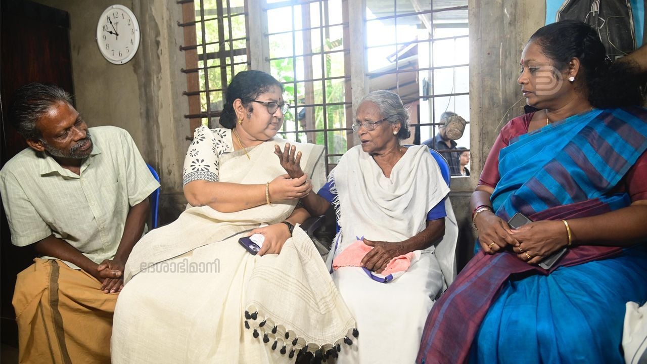 Minister R Bindu visits Bindu's family