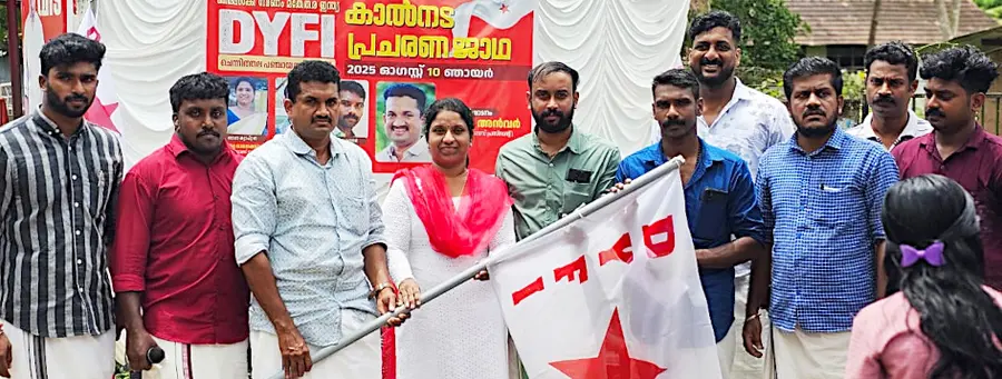 District Vice President P.A. Anwar inaugurates the campaign march organized by DYFI in Chennithala by handing over the flag to Captain Divya Omanakuttan.