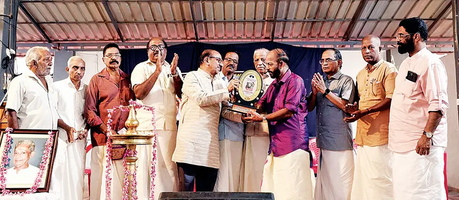 കഥകളി നടൻ ചെന്നിത്തല ചെല്ലപ്പൻപിള്ള അനുസ്മരണം കഥകളി നിരൂപകന് ഡോ. ഏവൂർ മോഹൻദാസ്
ഉദ്ഘാടനംചെയ്യുന്നു