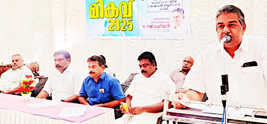 പുലിയൂരിൽ സിപിഐ എം സംഘടിപ്പിച്ച അനുമോദനസമ്മേളനം മന്ത്രി സജി ചെറിയാൻ ഉദ്ഘാടനംചെയ്യുന്നു