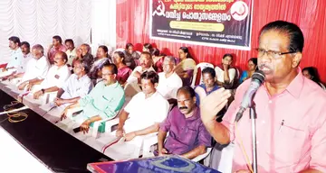 എൽഡിഎഫ് മുഹമ്മ പഞ്ചായത്ത്‌  കമ്മിറ്റി സംഘടിപ്പിച്ച പൊതുസമ്മേളനം സിപിഐ എം സംസ്ഥാന കമ്മിറ്റി അംഗം  സി ബി ചന്ദ്രബാബു ഉദ്ഘാടനംചെയ്യുന്നു