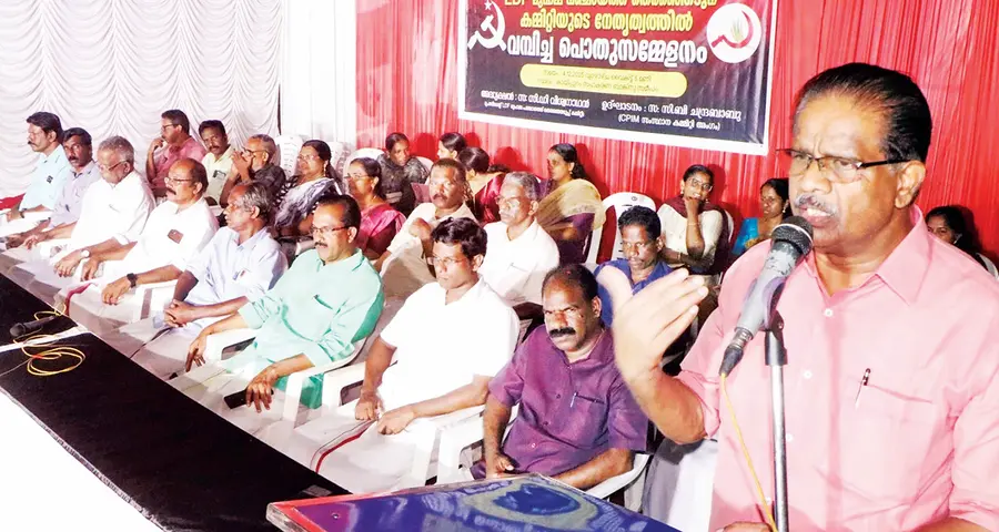 എൽഡിഎഫ് മുഹമ്മ പഞ്ചായത്ത് കമ്മിറ്റി സംഘടിപ്പിച്ച പൊതുസമ്മേളനം സിപിഐ എം സംസ്ഥാന കമ്മിറ്റി അംഗം
സി ബി ചന്ദ്രബാബു ഉദ്ഘാടനംചെയ്യുന്നു