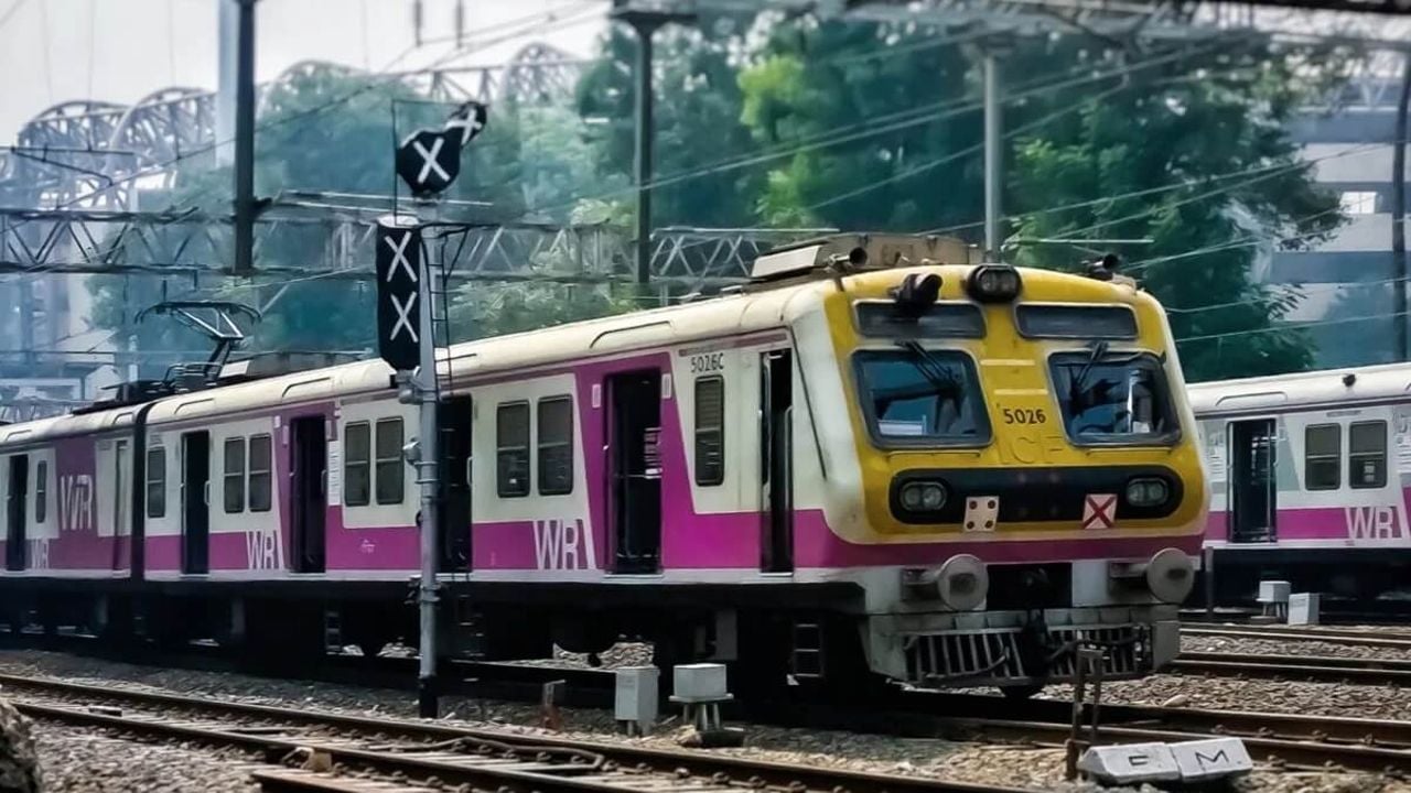 Mumbai local train.jpg