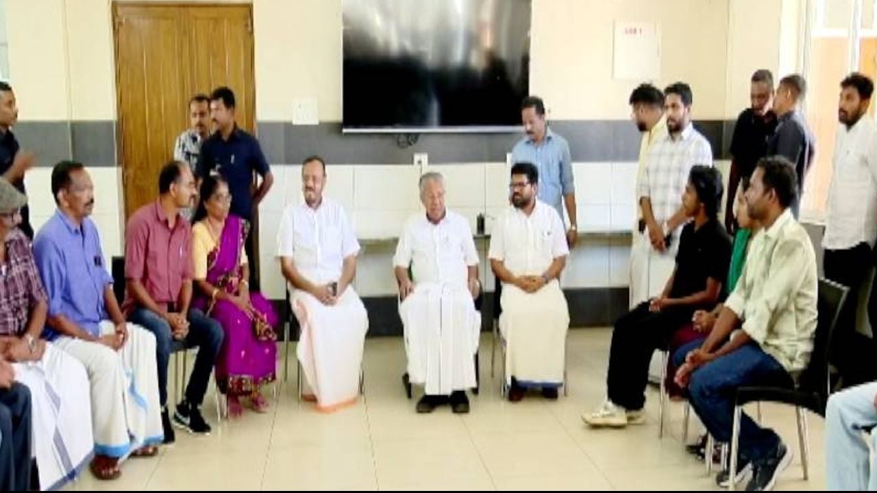 Mundakkai Survivors meet Pinarayi Vijayan