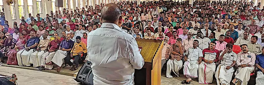 മാവേലിക്കര മണ്ഡലം എൽഡിഎഫ് തെരഞ്ഞെടുപ്പ് കൺവൻഷൻ സിപിഐ എം ജില്ലാ സെക്രട്ടറി ആർ നാസർ ഉദ്ഘാടനംചെയ്യുന്നു