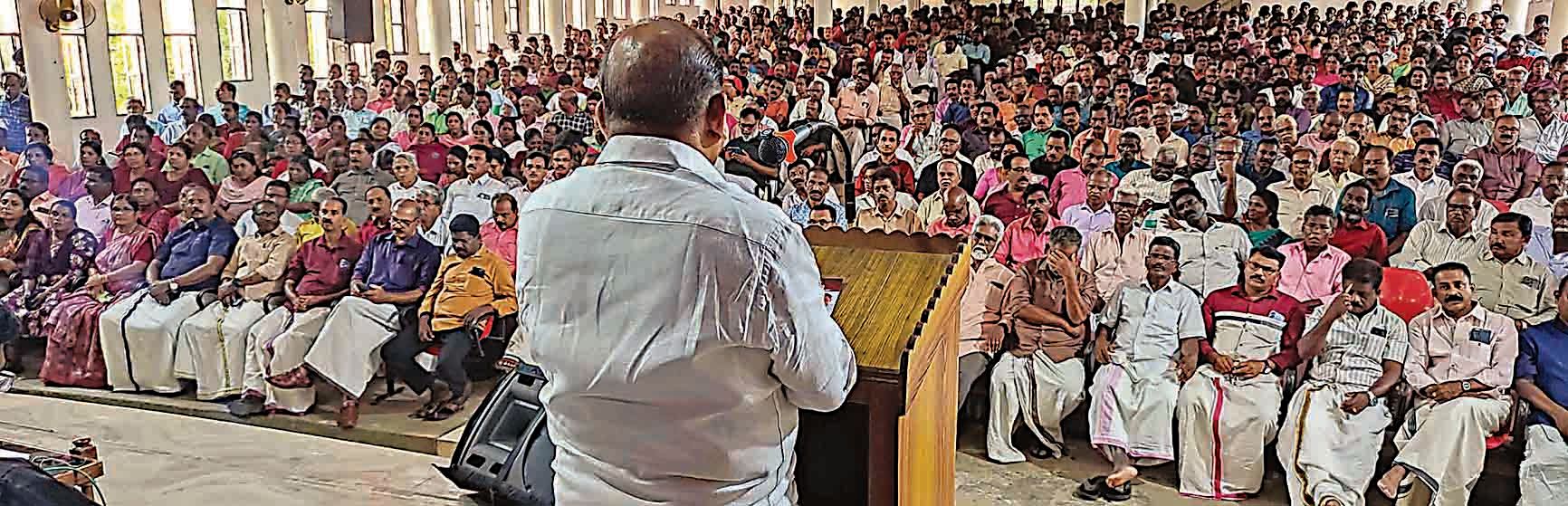 മാവേലിക്കര മണ്ഡലം എൽഡിഎഫ് തെരഞ്ഞെടുപ്പ് കൺവൻഷൻ സിപിഐ എം ജില്ലാ സെക്രട്ടറി ആർ നാസർ ഉദ്ഘാടനംചെയ്യുന്നു