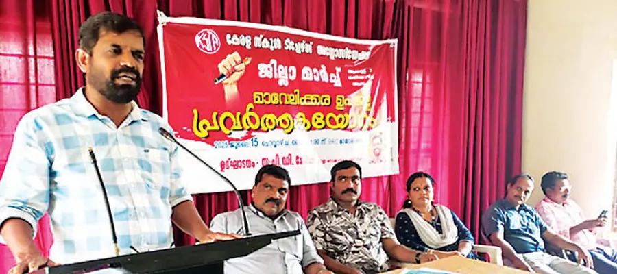 കെഎസ്ടിഎ ഉപജില്ലാ പ്രവർത്തക കൺവൻഷൻ ജില്ലാ സെക്രട്ടറി  പി ഡി ജോഷി ഉദ്ഘാടനംചെയ്യുന്നു