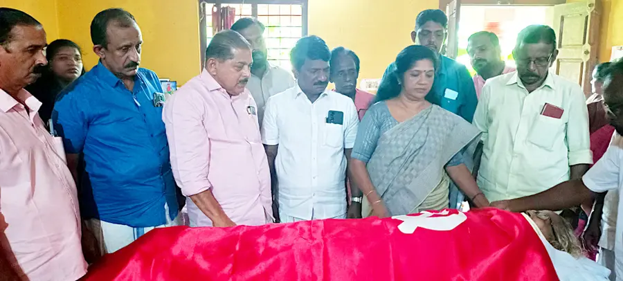CPI(M) District Secretary R Nassar pays last respects to the body of MK Chellamma