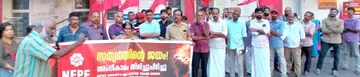 എൻഎഫ്പിഇ പാലക്കാട് നടത്തിയ ആഹ്ലാദപ്രകടനം