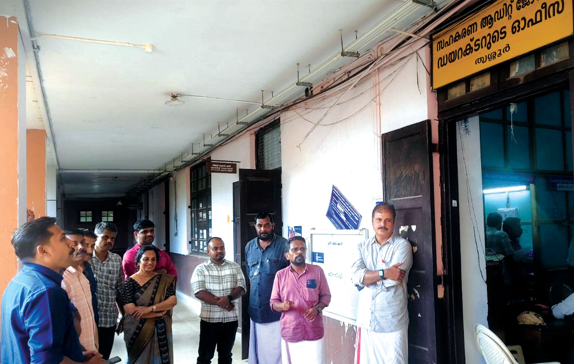 അന്യായ  സ്ഥലംമാറ്റ ഉത്തരവുകളിൽ പ്രതിഷേധിച്ച് എൻജിഒ യൂണിയൻ നേതൃത്വത്തിൽ സഹകരണ ജോയിന്റ്  ഡയറക്ടർ (ഓഡിറ്റ് ) ഓഫീസിന് മുന്നിൽ നടത്തിയ പ്രതിഷേധം ജില്ലാ സെക്രട്ടറി പി ബി ഹരിലാൽ  ഉദ്ഘാടനം ചെയ്യുന്നു 