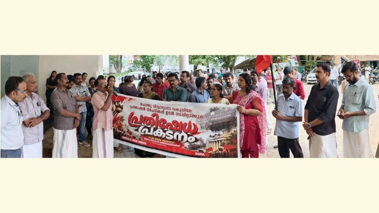 കേരള എൻജിഒ യൂണിയനും കെജിഒഎയും പൊതുവിദ്യാഭ്യാസ ഡയറക്ടറേറ്റിന് മുന്നിൽ നടത്തിയ പ്രതിഷേധം കെ പി സുനിൽ കുമാർ ഉദ്‌ഘാടനം ചെയ്യുന്നു