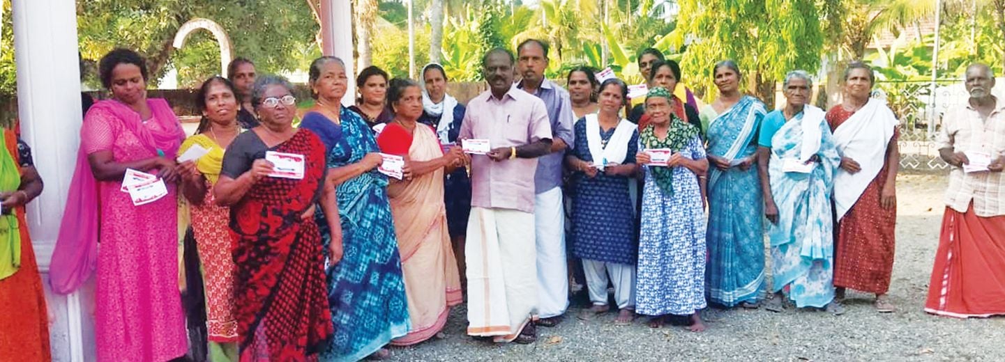 എൻആർഇജി വർക്കേഴ്സ് യൂണിയൻ അംഗത്വവിതരണം ജില്ലാ പ്രസിഡന്റ്‌ എസ്‌ പവനനാഥൻ ഉദ്‌ഘാടനംചെയ്യുന്നു 