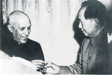  1954 ഒക്‌ടോബർ 23ന് നെഹ്‌റു ചൈന സന്ദർശിച്ചപ്പോൾ മാവോയ്‌ക്കൊപ്പം
