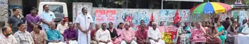 വള്ളികുന്നം വില്ലേജിൽ നെൽവയലുകളും തണ്ണീർത്തടങ്ങളും അനധികൃതമായി നികത്തുന്നതിൽ പ്രതിഷേധിച്ച് കെഎസ്‍കെടിയു വള്ളികുന്നം വില്ലേജ് ഓഫീസിന് മുന്നിൽ സംഘടിപ്പിച്ച ധർണ ജില്ലാ പ്രസിഡന്റ് കെ രാഘവൻ ഉദ്ഘാടനംചെയ്യുന്നു