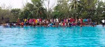 മുട്ടിക്കുളങ്ങരയിലെ നിള അക്വാട്ടിക്
സ്പോർട്സ് ആൻഡ് ട്രെയിനിങ് സെന്ററിൽ നീന്തൽ പരിശീലനത്തിനെത്തിയവർ