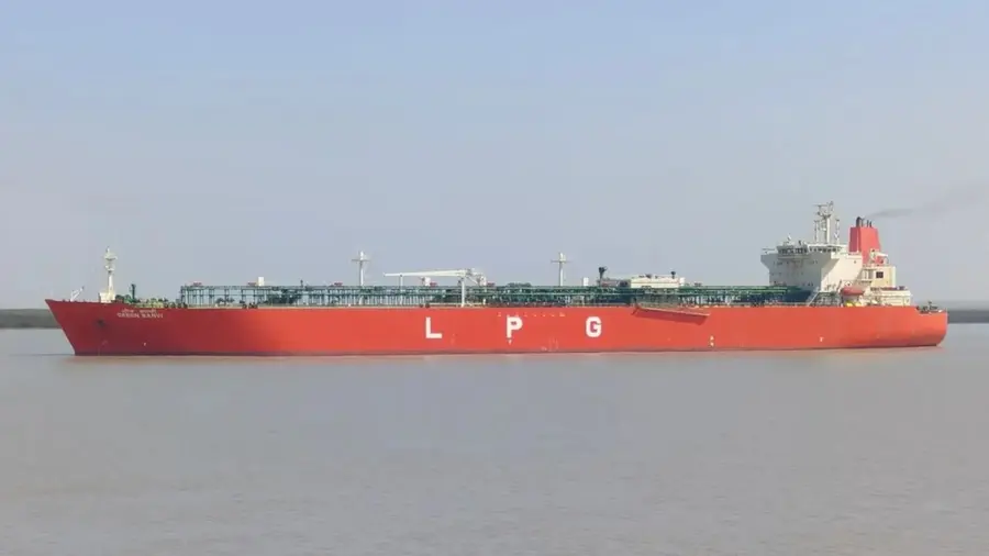 Oil tanker.jpg