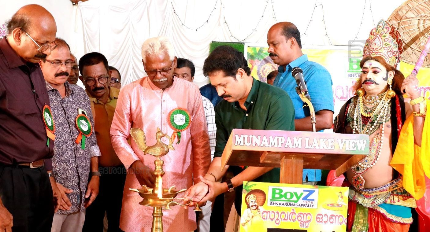 ഓണാഘോഷം   നടൻ സലിം ഹസ്സൻ  ഉദ്ഘാടനംചെയ്യുന്നു