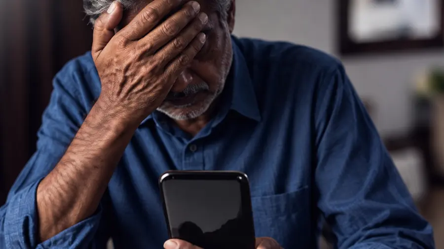 Online Fraud Elderly Old Man